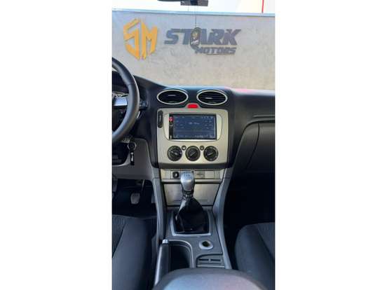 FORD-FOCUS-2011