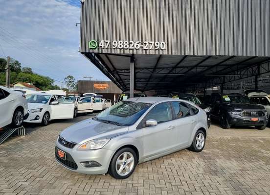 FORD-FOCUS-2012