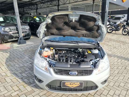 FORD-FOCUS-2012