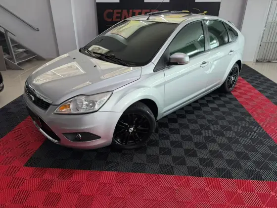 FORD FOCUS 2.0 GHIA 16V GASOLINA 4P AUTOMÁTICO