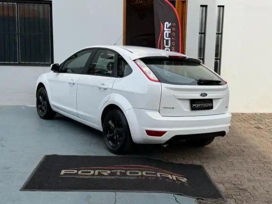 FORD-FOCUS-2012