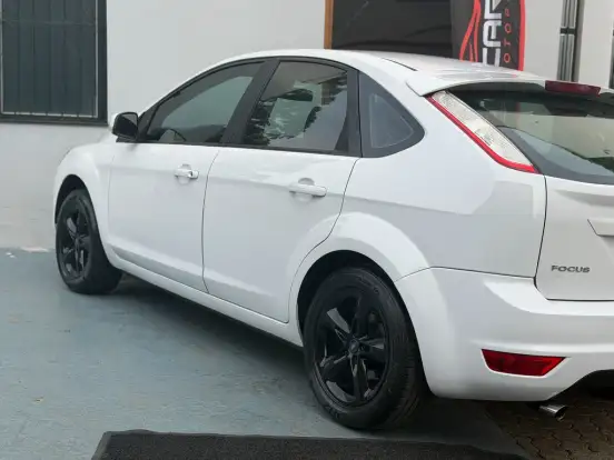 FORD-FOCUS-2012