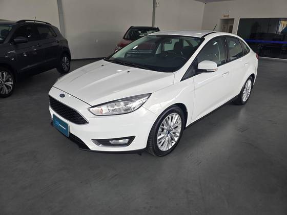 FORD FOCUS 2.0 SE PLUS FASTBACK 16V FLEX 4P POWERSHIFT