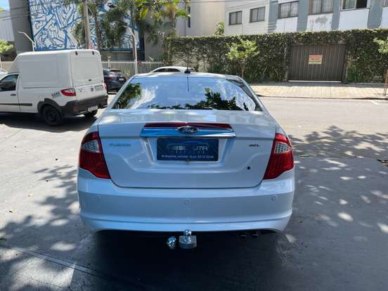 FORD-FUSION-2010