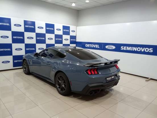 FORD-MUSTANG-2025