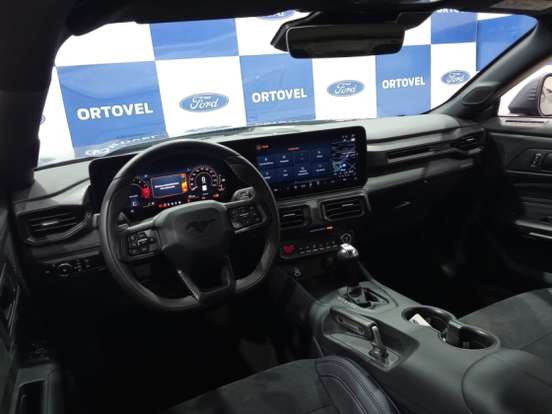 FORD-MUSTANG-2025