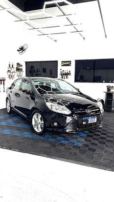FORD-FOCUS-2013