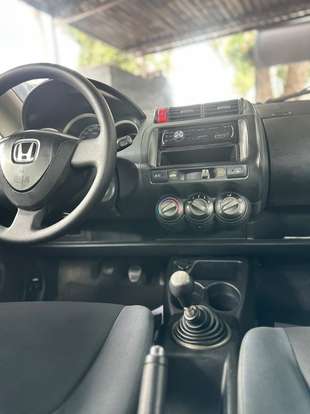 HONDA-FIT-2005