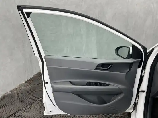 HYUNDAI-HB20S-2024