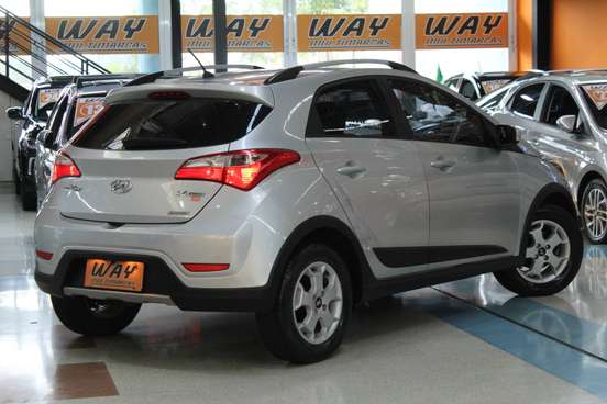 HYUNDAI-HB20X-2013