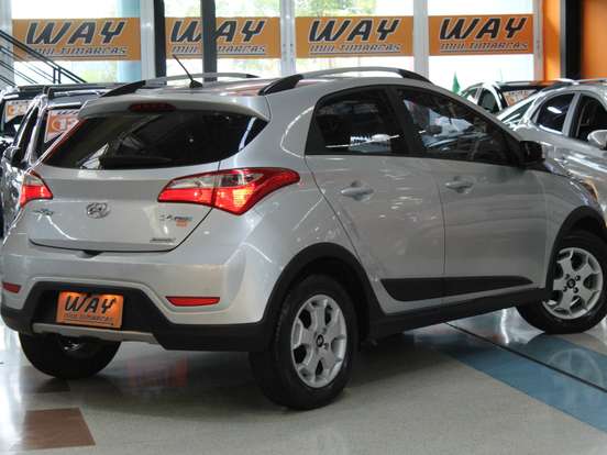 HYUNDAI-HB20X-1.6 16V PREMIUM FLEX 4P AUTOMÁTICO HYUNDAI-HB20X-2013
