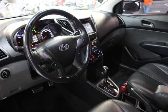 HYUNDAI-HB20X-1.6 16V PREMIUM FLEX 4P AUTOMÁTICO HYUNDAI-HB20X-2013