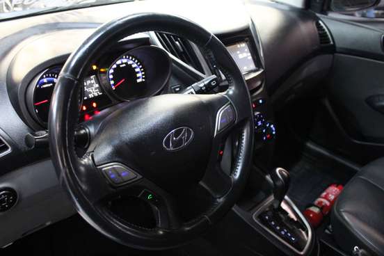 HYUNDAI-HB20X-2013