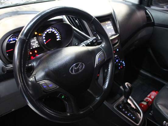 HYUNDAI-HB20X-1.6 16V PREMIUM FLEX 4P AUTOMÁTICO HYUNDAI-HB20X-2013