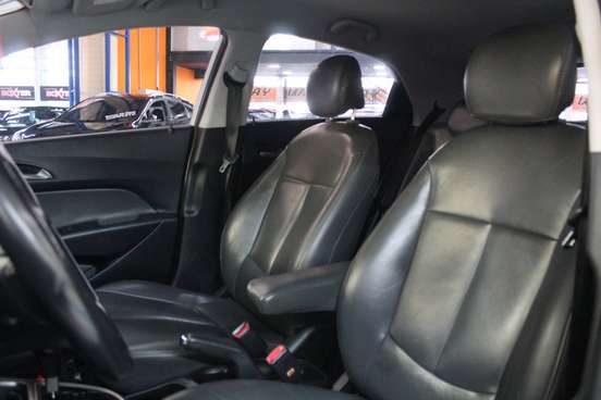 HYUNDAI-HB20X-2013