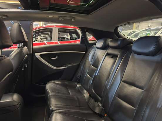 HYUNDAI-I30-1.8 MPI 16V GASOLINA 4P AUTOMATICO HYUNDAI-I30-2015