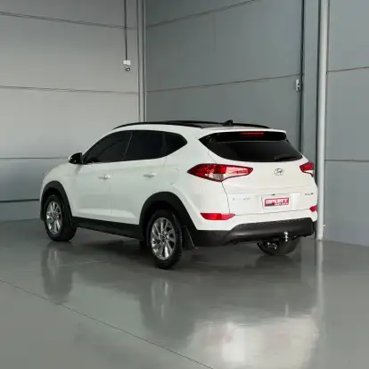 HYUNDAI-TUCSON-2021