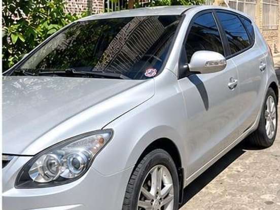 HYUNDAI-I30-2.0 MPFI GLS 16V GASOLINA 4P AUTOMÁTICO HYUNDAI-I30-2011
