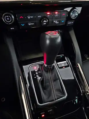 JEEP-COMMANDER-2023