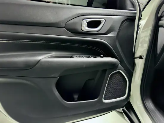 JEEP-COMMANDER-2025
