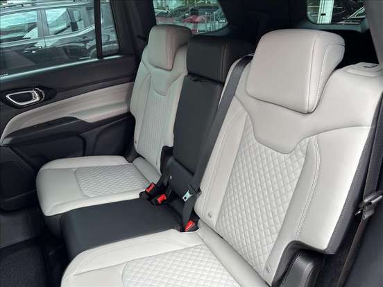 JEEP-COMMANDER-2023
