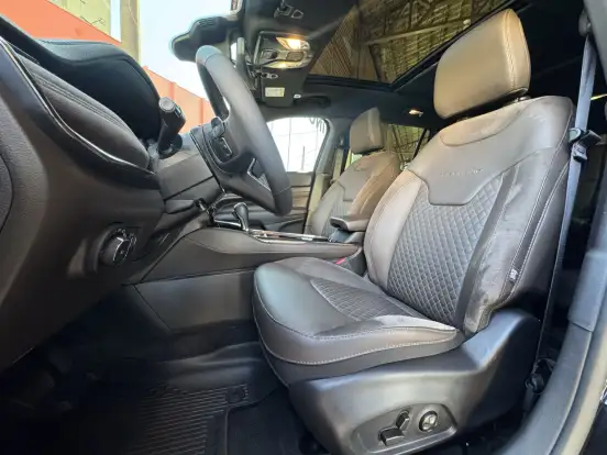 JEEP-COMMANDER-2025