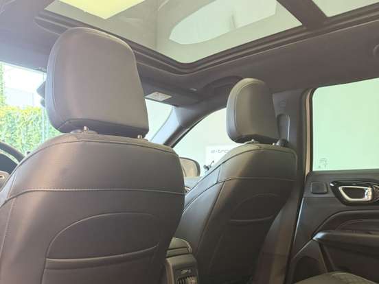 JEEP-COMMANDER-2.0 HURRICANE 4 TURBO GASOLINA BLACKHAWK AT9 JEEP-COMMANDER-2024