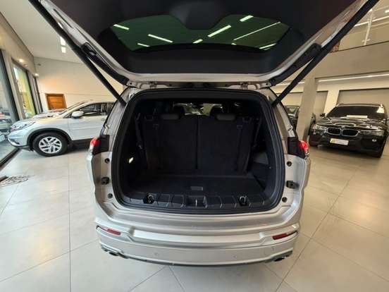JEEP-COMMANDER-2024
