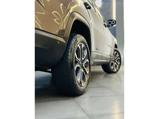 JEEP-COMMANDER-2023