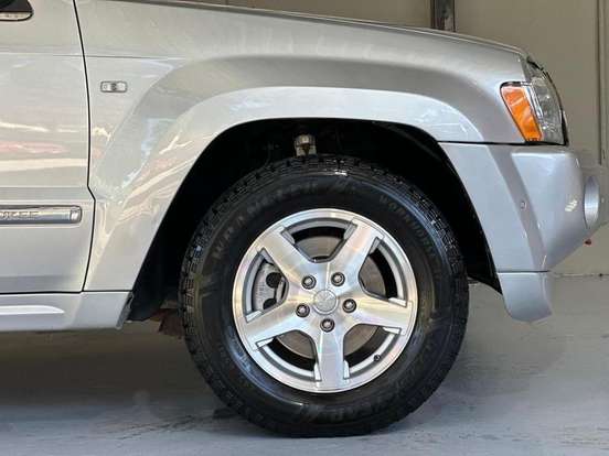 JEEP-GRAND CHEROKEE-5.7 LIMITED HEMI 4X4 V8 16V GASOLINA 4P AUTOMÁTICO JEEP-GRAND CHEROKEE-2006