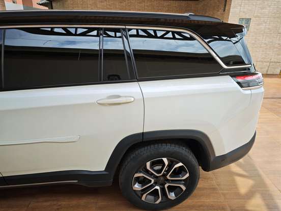 JEEP-COMMANDER-2022