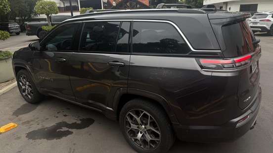 JEEP-COMMANDER-2022