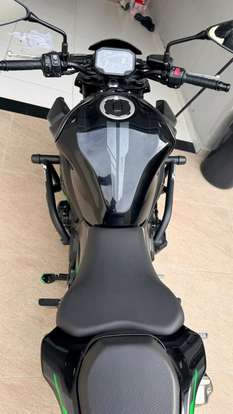 KAWASAKI-Z900-2023
