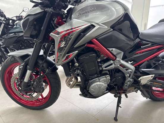 KAWASAKI-Z900-2019