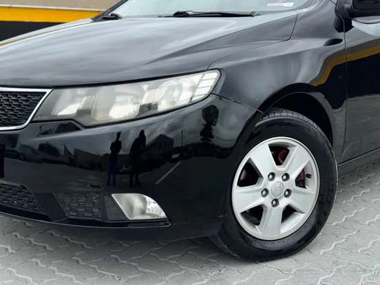 KIA-CERATO-1.6 EX3 SEDAN 16V GASOLINA 4P MANUAL KIA-CERATO-2011