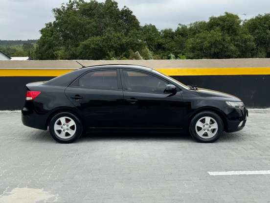 KIA-CERATO-1.6 EX3 SEDAN 16V GASOLINA 4P MANUAL KIA-CERATO-2011