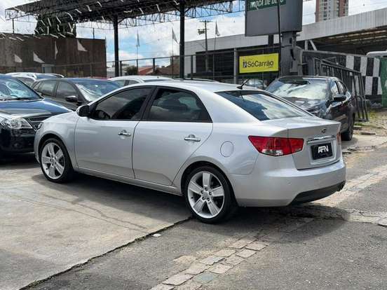 KIA-CERATO-1.6 SX 16V FLEX 4P AUTOMÁTICO KIA-CERATO-2010