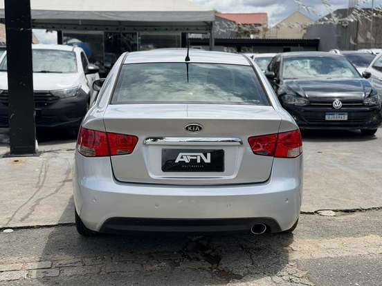 KIA-CERATO-2010