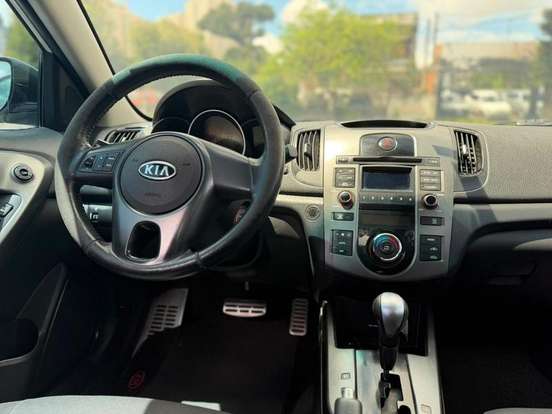 KIA-CERATO-1.6 SX 16V FLEX 4P AUTOMÁTICO KIA-CERATO-2010