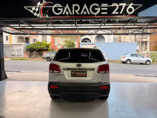 KIA-SORENTO-2.4 S.356 4X2 16V GASOLINA 4P AUTOMÁTICO KIA-SORENTO-2011