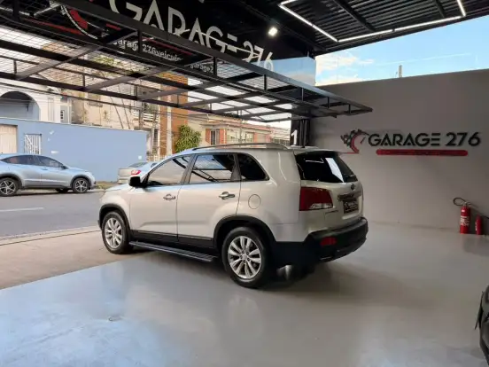 KIA-SORENTO-2.4 S.356 4X2 16V GASOLINA 4P AUTOMÁTICO KIA-SORENTO-2011