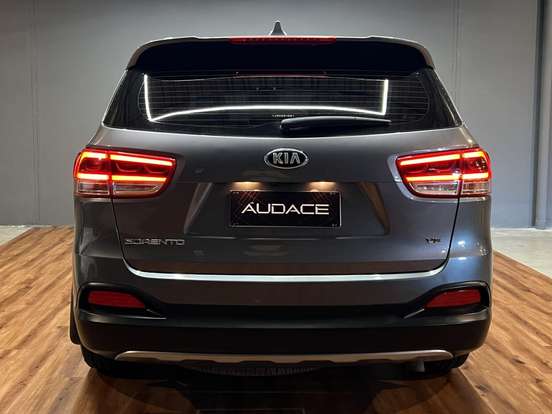 KIA-SORENTO-3.3 V6 GASOLINA EX 7L AUTOMATICO KIA-SORENTO-2017