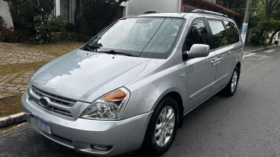 KIA-CARNIVAL-2008
