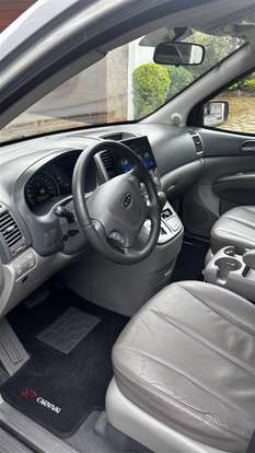 KIA-CARNIVAL-2008