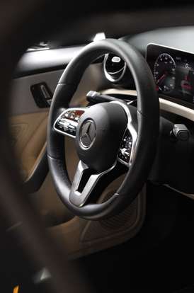 MERCEDES-BENZ-A 200-2020