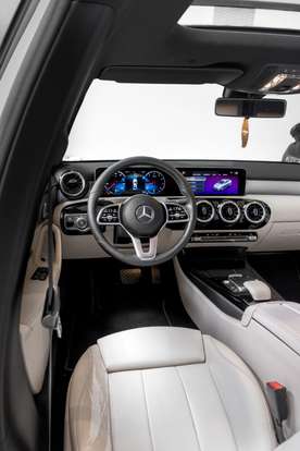 MERCEDES-BENZ-A 200-2020