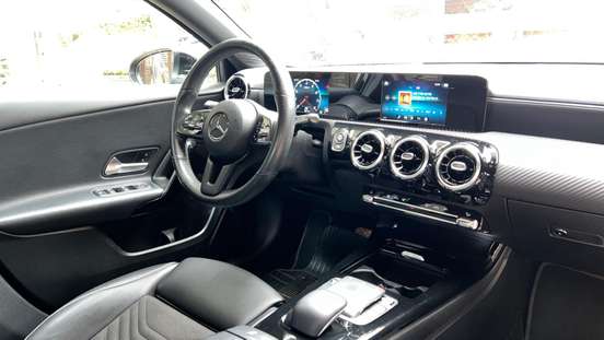 MERCEDES-BENZ-A 200-2019