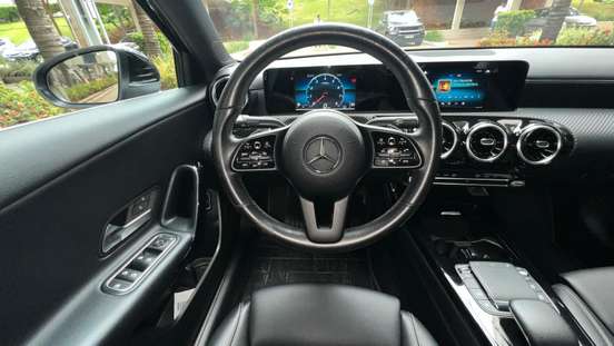 MERCEDES-BENZ-A 200-2019