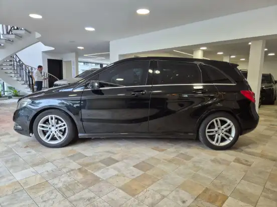 MERCEDES-BENZ-B 200-2012