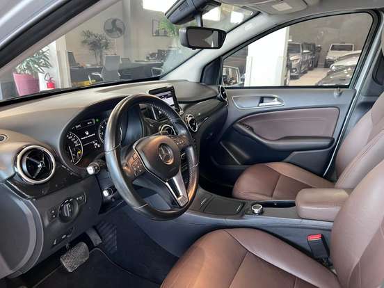 MERCEDES-BENZ-B 200-1.6 SPORT TURBO GASOLINA 4P AUTOMÁTICO MERCEDES-BENZ-B 200-2013